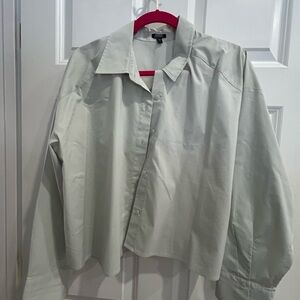 NWOT Express Women’s Light Gray Casual Cropped Button Down Shirt